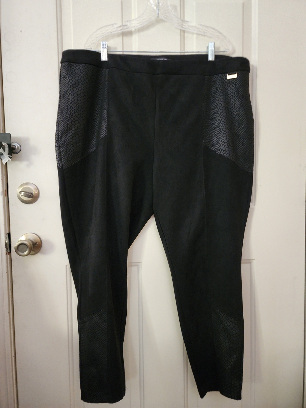 Woman's Andrew Marc Black Ponte Leggings with Textured Panels 3x